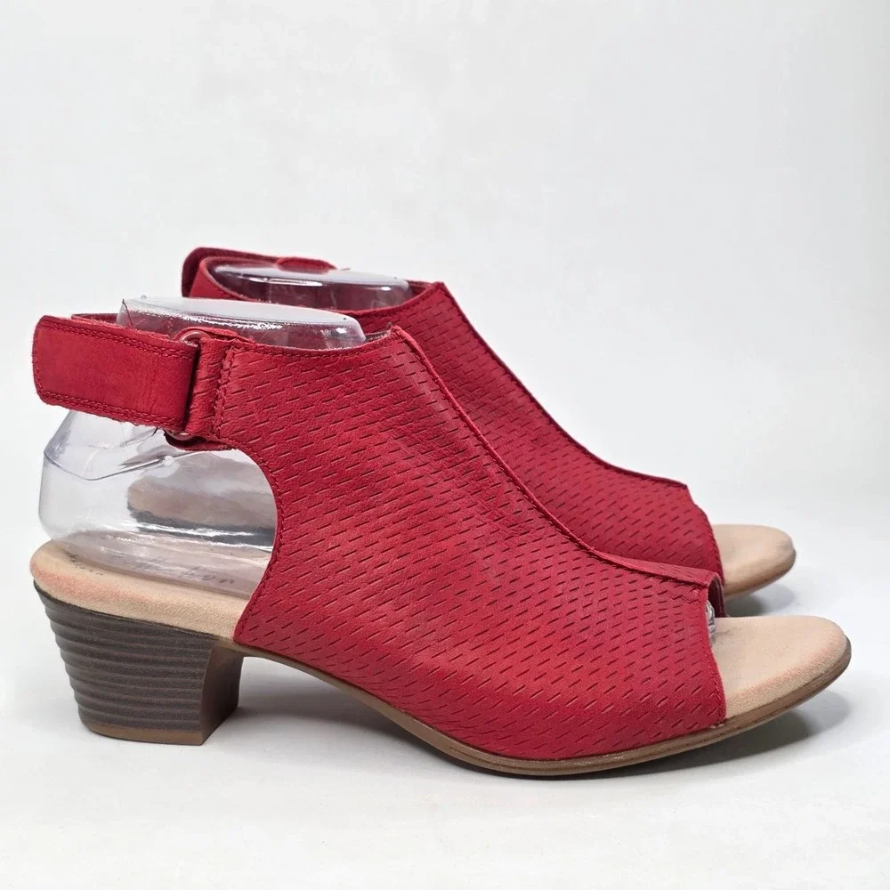 Clarks Valerie James Sandals Womens 8.5 W Red Perforated Leather Slingback Heels